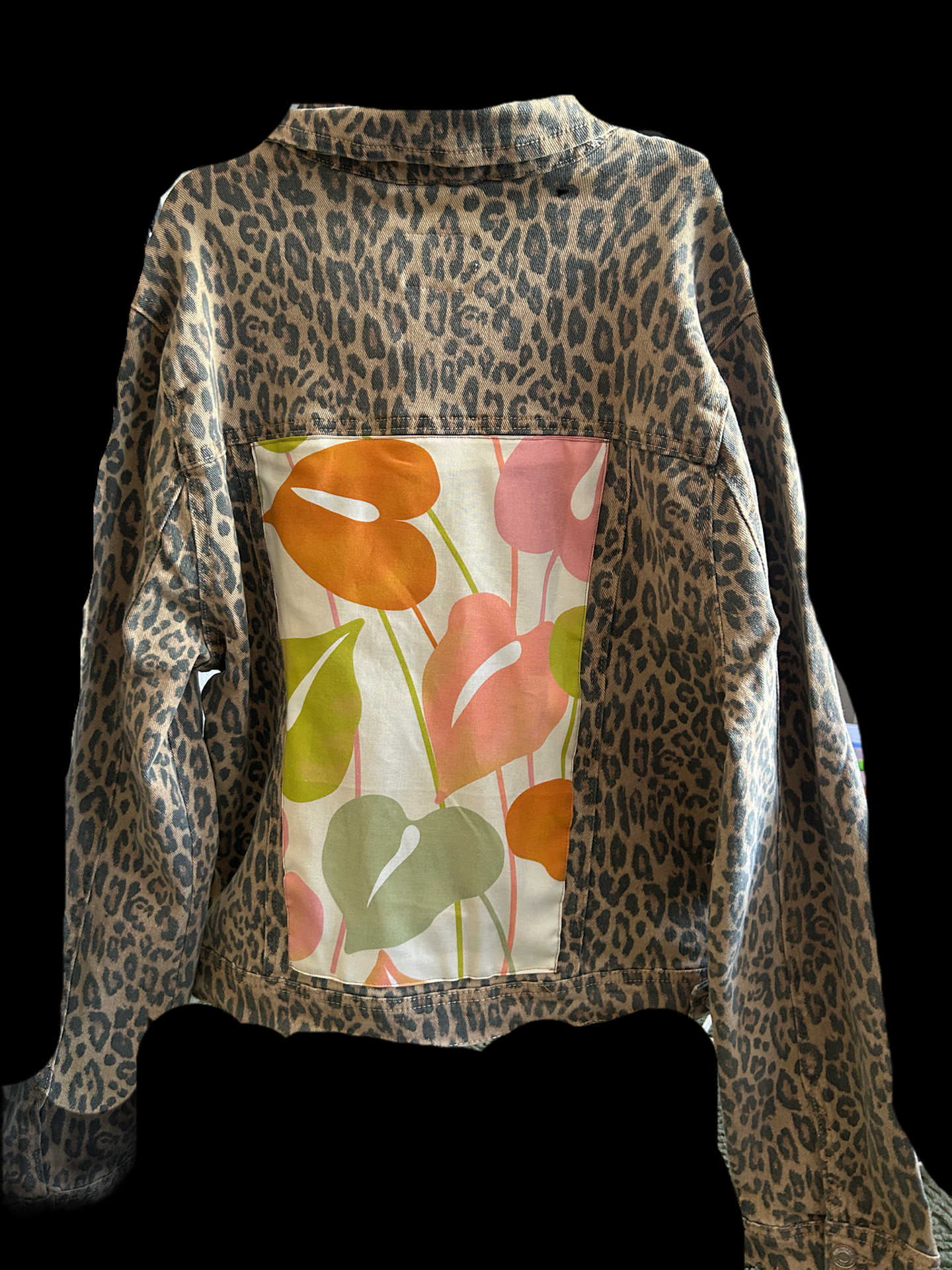 Cheetah denim jacket (anthurium)